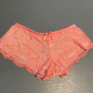NWOT Women’s lacy cheeky panties🔥
